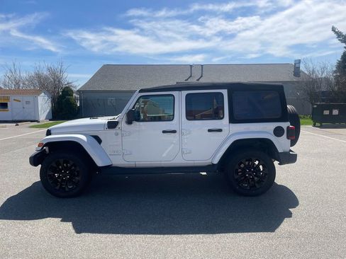 Used 2023 Jeep Wrangler Sahara image 9