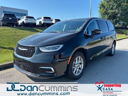 Used 2024 Chrysler Pacifica Touring-L