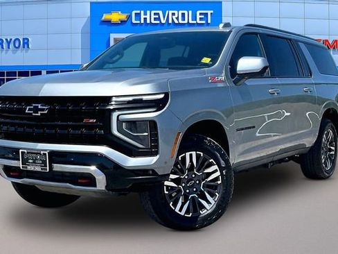 Used 2025 Chevrolet Suburban Z71 AWD/4WD image 3