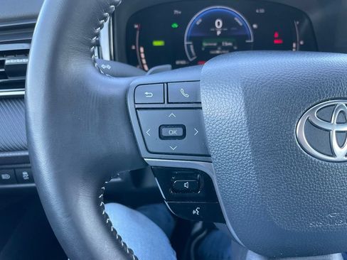 Used 2025 Toyota Camry SE FWD image 17