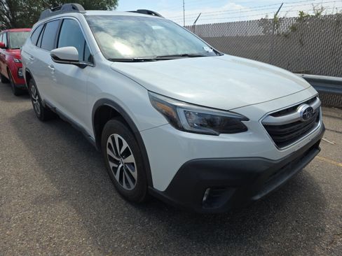 Used 2020 Subaru Outback Premium AWD/4WD image 4