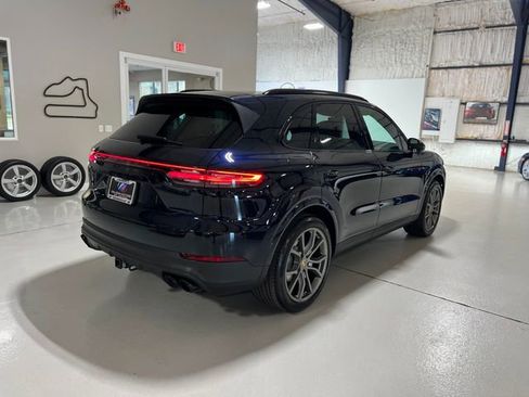 Used 2023 Porsche Cayenne Platinum Edition image 61