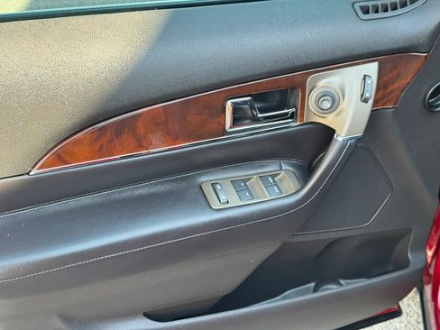 Used 2013 Lincoln MKX AWD image 12
