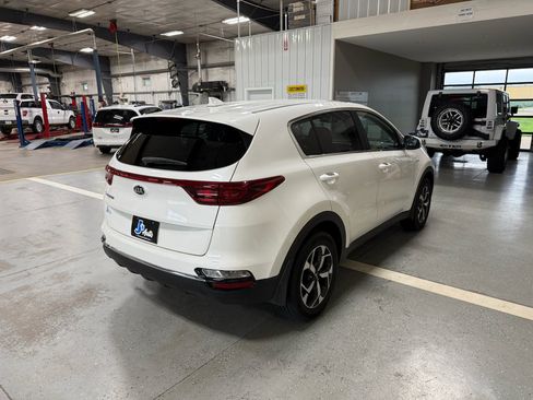Used 2022 Kia Sportage LX AWD/4WD image 7