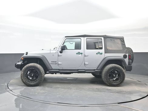 Used 2018 Jeep Wrangler Unlimited Sport S AWD/4WD image 3