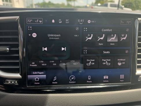 Used 2022 Chrysler Pacifica Touring-L FWD image 23