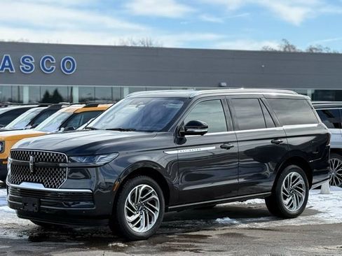 Used 2025 Lincoln Navigator Reserve image 41