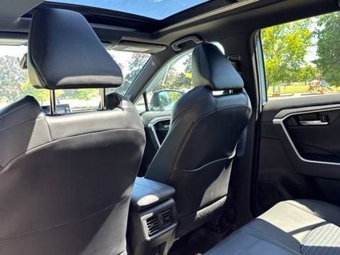 Used 2022 Toyota RAV4 XSE AWD/4WD image 16
