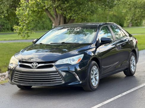 Used 2016 Toyota Camry LE FWD image 1