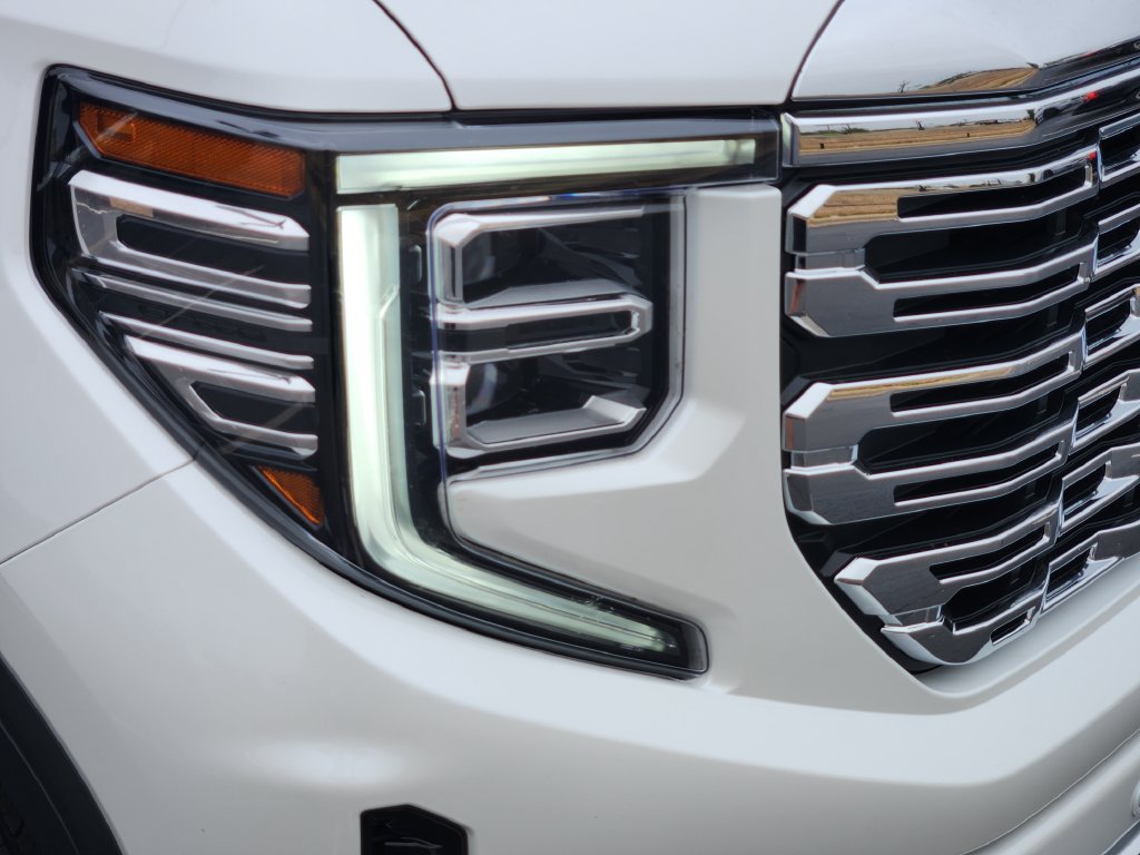 Used 2025 GMC Sierra 1500 Denali AWD/4WD image 9