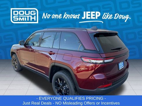 New 2025 Jeep Grand Cherokee Altitude image 4