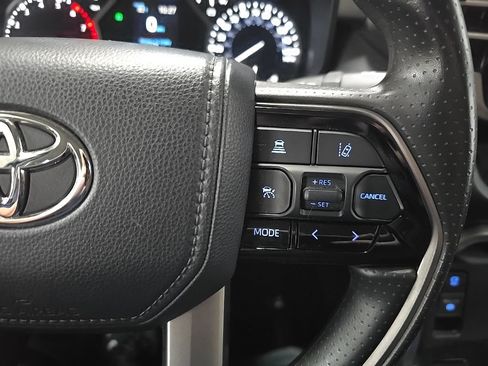 Used 2022 Toyota Tundra SR5 w/ SR5 Convenience Package AWD/4WD image 22