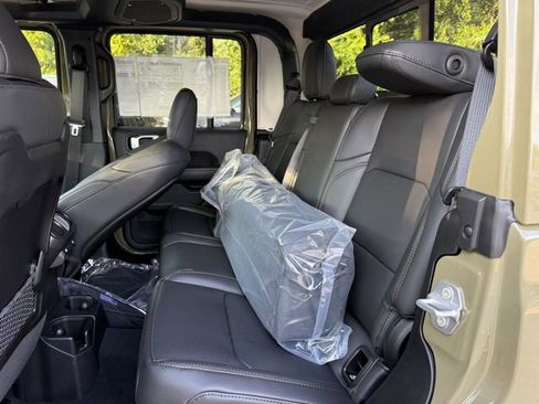 New 2026 Jeep Gladiator Sport image 17