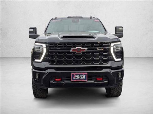 Used 2024 Chevrolet Silverado 2500 ZR2 image 2