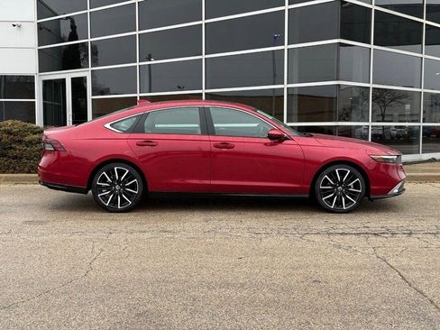 Used 2023 Honda Accord Touring image 2