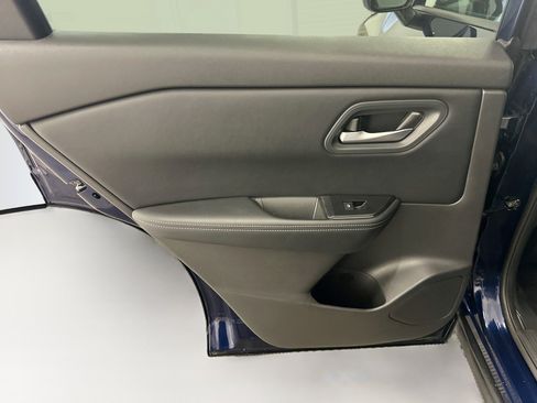 Used 2025 Nissan Rogue SV AWD/4WD image 26