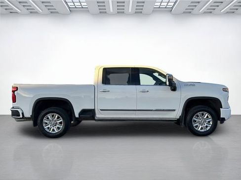 Used 2025 Chevrolet Silverado 2500 High Country w/ High Country Premium Package image 3