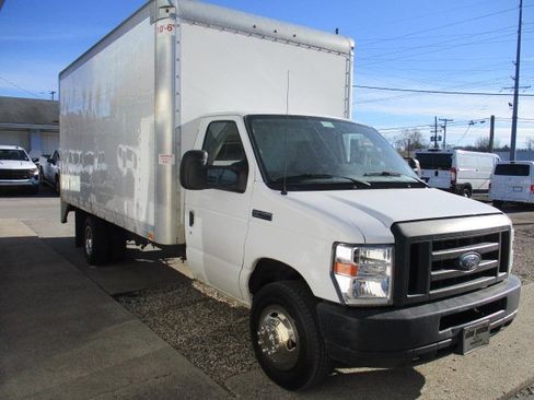 Used 2019 Ford E-350 and Econoline 350 Super Duty w/ Power Windows & Locks Group image 3