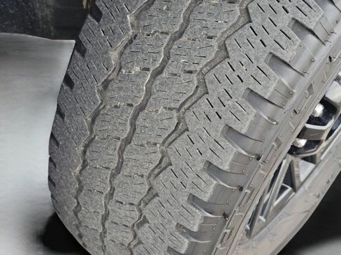 Used 2022 Ford F350 Lariat w/ Black Appearance Package image 19