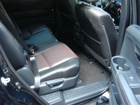 Used 2025 Honda Passport Black Edition image 15