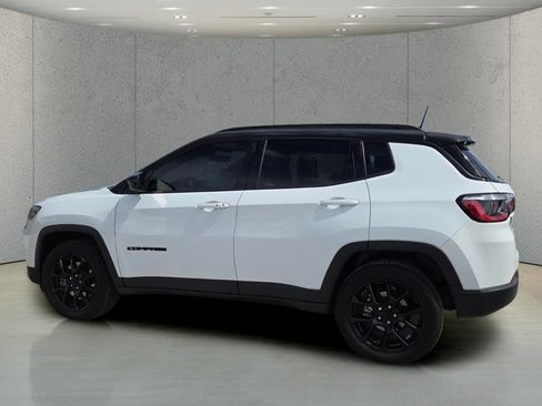 Used 2023 Jeep Compass Latitude w/ Convenience Group AWD/4WD image 8