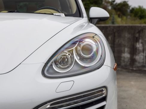 Used 2014 Porsche Cayenne Diesel AWD/4WD image 17