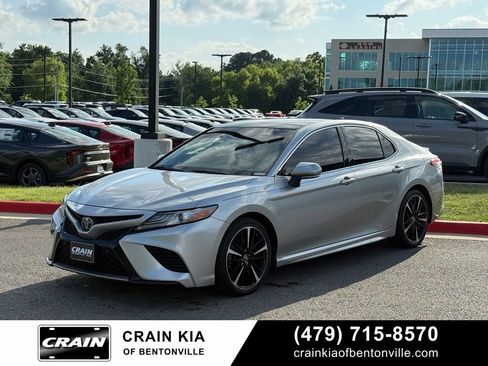 Used 2018 Toyota Camry XSE FWD image 3