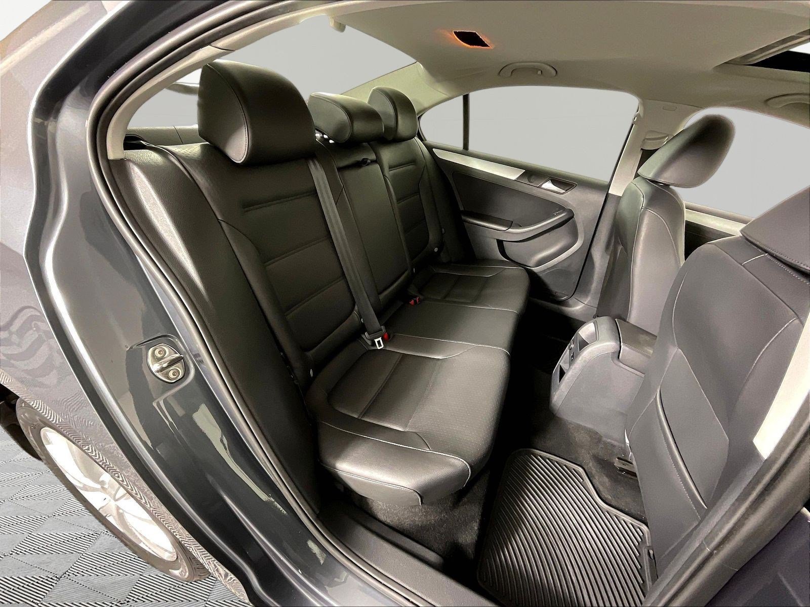 Used 2013 Volkswagen Jetta SE FWD image 23