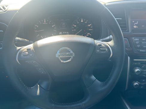 Used 2015 Nissan Pathfinder SL image 20