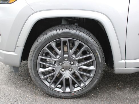Used 2023 Jeep Compass High Altitude AWD/4WD image 11