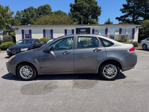 Used 2009 Ford Focus SE FWD image 10