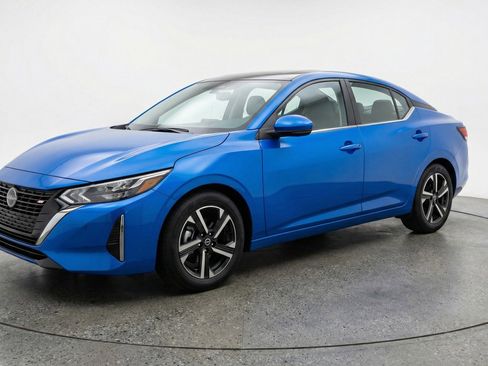 Used 2025 Nissan Sentra SV FWD image 3
