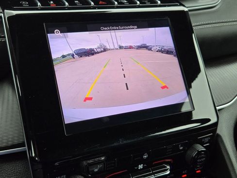 Used 2025 Jeep Grand Cherokee L Laredo RWD image 34