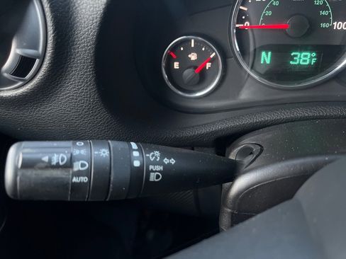 Used 2016 Jeep Wrangler Unlimited Rubicon w/ Connectivity Group image 19