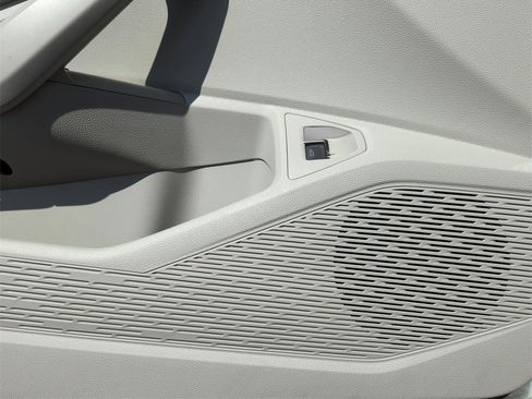 Used 2024 Volkswagen Jetta SE image 30