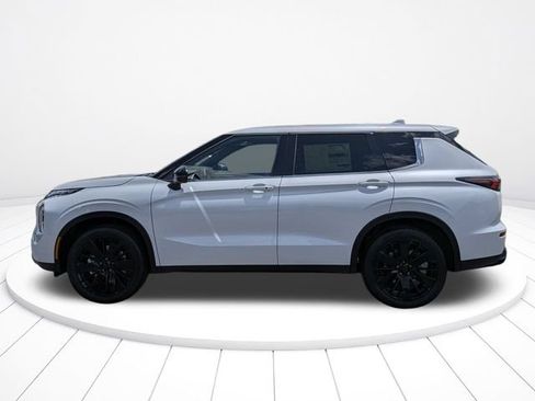 New 2026 Mitsubishi Outlander LE FWD image 6