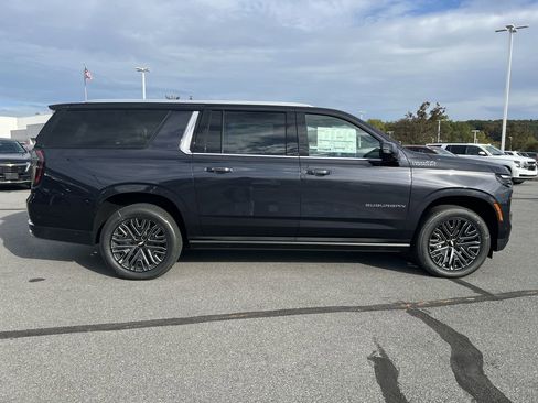 New 2025 Chevrolet Suburban High Country image 8