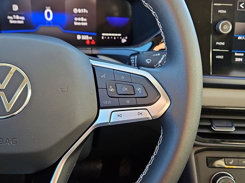 Used 2022 Volkswagen Taos SE image 16