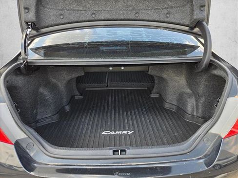 Used 2015 Toyota Camry XLE image 3