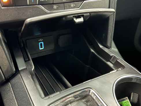 Used 2019 Ford Explorer XLT w/ Equipment Group 201A AWD/4WD image 28