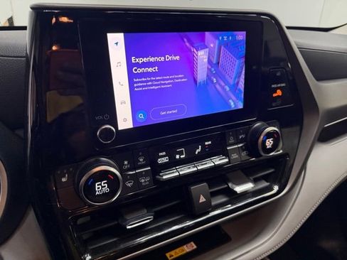 Used 2023 Toyota Highlander XLE FWD image 18