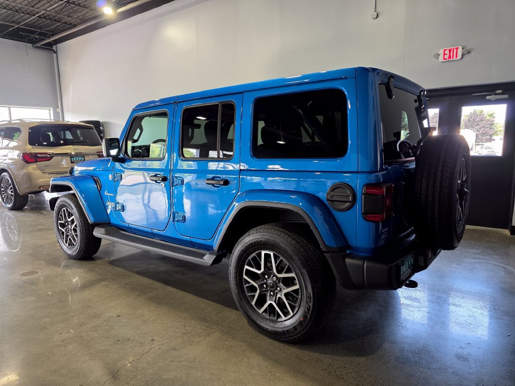 Used 2024 Jeep Wrangler Unlimited Sahara w/ Technology Group AWD/4WD image 6