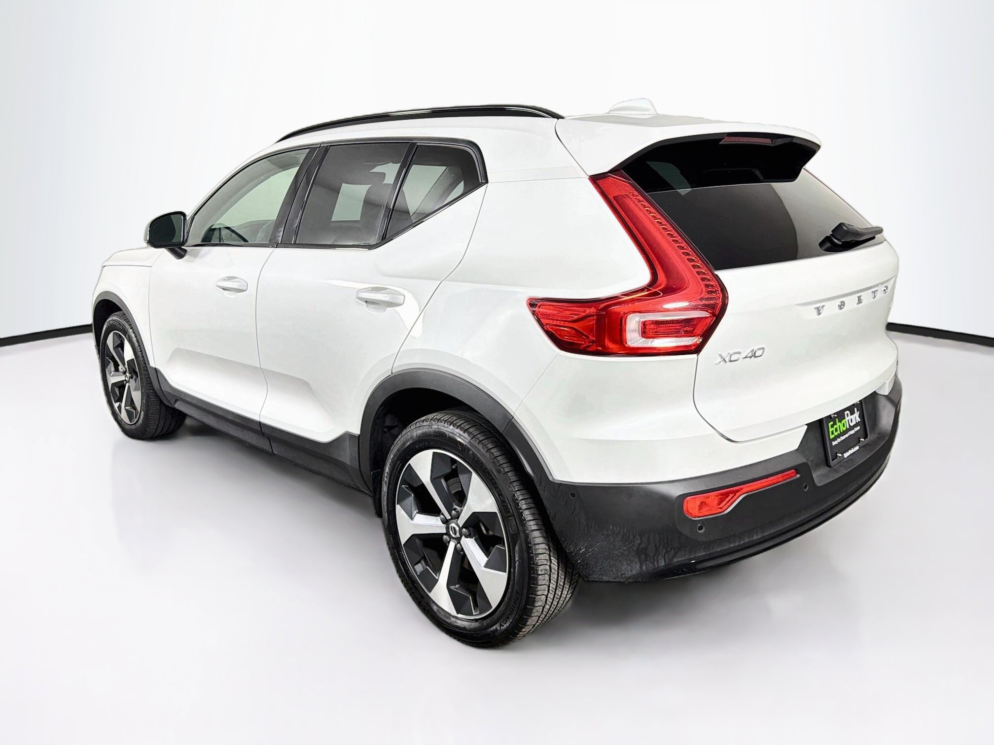Used 2026 Volvo XC40 B5 Plus AWD/4WD image 5