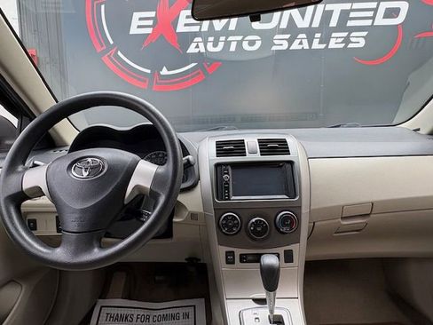 Used 2011 Toyota Corolla LE FWD image 21