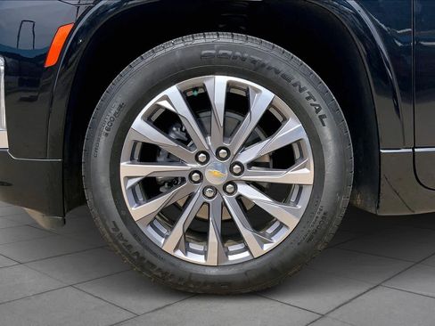 Used 2023 Chevrolet Traverse Premier image 11