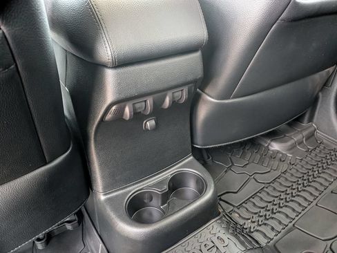 Used 2017 Jeep Wrangler Unlimited Sahara AWD/4WD image 30