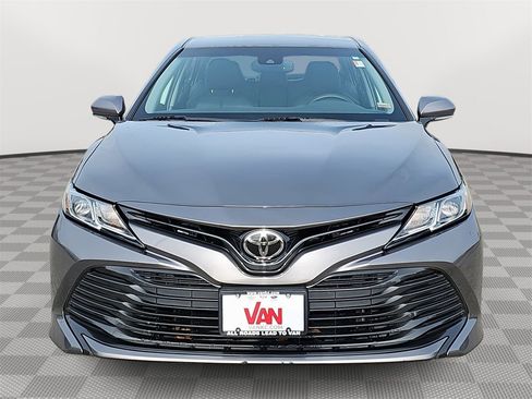 Used 2018 Toyota Camry LE image 2
