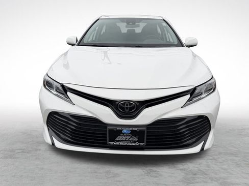 Used 2020 Toyota Camry LE image 2