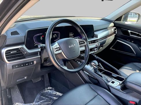 Used 2025 Kia Telluride S FWD image 17