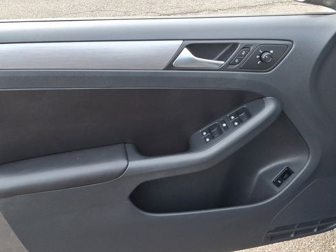 Used 2016 Volkswagen Jetta Sport image 11